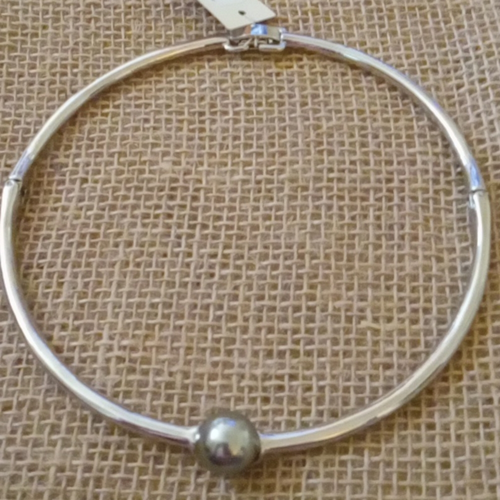 Kenneth  Cole silver tone necklace NWT